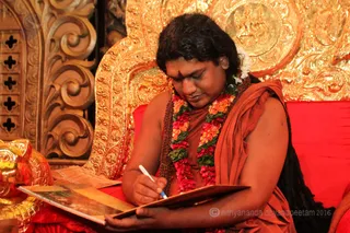 http://nithyananda.org/sites/default/files/photo-gallery/2016-5may-2nd-nithyananda-diary_IMG_6957_ujjain-aadheenam-kumbh-mela-kalpataru-darshan-swamiji.jpg