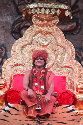 http://nithyananda.org/sites/default/files/photo-gallery/2016-5may-2nd-nithyananda-diary_IMG_7642_ujjain-aadheenam-kumbh-mela-kalpataru-darshan-swamiji.jpg