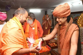 http://nithyananda.org/sites/default/files/photo-gallery/2016-5may-4th-nithyananda-diary_IMG_7225_ujjain-aadheenam-kumbh-mela-mahamandaleshwar-maheshwaranand-swamiji.jpg