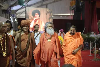 http://nithyananda.org/sites/default/files/photo-gallery/2016-5may-4th-nithyananda-diary_IMG_8799_ujjain-aadheenam-kumbh-mela-mahamandaleshwar-maheshwaranand-swamiji.jpg