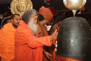 http://nithyananda.org/sites/default/files/photo-gallery/2016-5may-4th-nithyananda-diary_IMG_8835_ujjain-aadheenam-kumbh-mela-mahamandaleshwar-maheshwaranand-swamiji.jpg