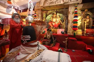 http://nithyananda.org/sites/default/files/photo-gallery/2016-5may-4th-nithyananda-diary_IMG_8853_ujjain-aadheenam-kumbh-mela-mahamandaleshwar-maheshwaranand-swamiji.jpg