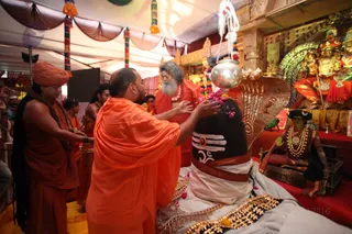 http://nithyananda.org/sites/default/files/photo-gallery/2016-5may-4th-nithyananda-diary_IMG_8855_ujjain-aadheenam-kumbh-mela-mahamandaleshwar-maheshwaranand-swamiji.jpg