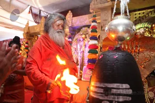 http://nithyananda.org/sites/default/files/photo-gallery/2016-5may-4th-nithyananda-diary_IMG_8865_ujjain-aadheenam-kumbh-mela-mahamandaleshwar-maheshwaranand-swamiji.jpg