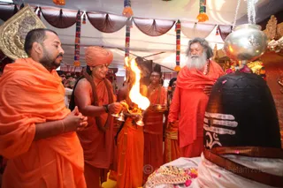 http://nithyananda.org/sites/default/files/photo-gallery/2016-5may-4th-nithyananda-diary_IMG_8876_ujjain-aadheenam-kumbh-mela-mahamandaleshwar-maheshwaranand-swamiji.jpg