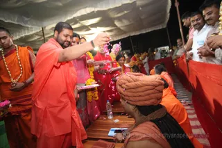 http://nithyananda.org/sites/default/files/photo-gallery/2016-5may-8th-nithyananda-diary_IMG_1499_ujjain-aadheenam-kumbh-mela-bandara-swamiji.jpg