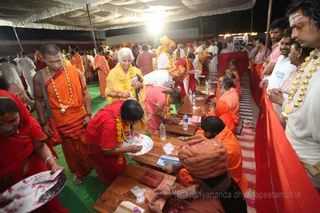 http://nithyananda.org/sites/default/files/photo-gallery/2016-5may-8th-nithyananda-diary_IMG_1504_ujjain-aadheenam-kumbh-mela-bandara-swamiji.jpg