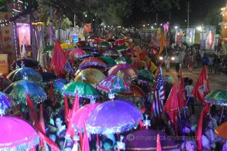 http://nithyananda.org/sites/default/files/photo-gallery/2016-5may-9th-nithyananda-diary_IMG_1316_ujjain-aadheenam-kumbh-mela-second-shahi-snaan-crowd.jpg