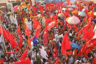 http://nithyananda.org/sites/default/files/photo-gallery/2016-5may-9th-nithyananda-diary_IMG_1417_ujjain-aadheenam-kumbh-mela-second-shahi-snaan-crowd.jpg
