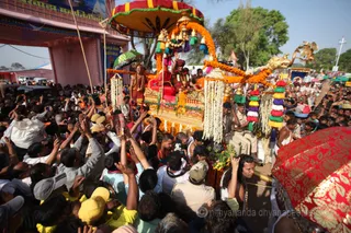 http://nithyananda.org/sites/default/files/photo-gallery/2016-5may-9th-nithyananda-diary_IMG_1941_ujjain-aadheenam-kumbh-mela-second-shahi-snaan-swamiji.jpg