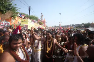 http://nithyananda.org/sites/default/files/photo-gallery/2016-5may-9th-nithyananda-diary_IMG_2488_ujjain-aadheenam-kumbh-mela-second-shahi-snaan-swamiji.jpg