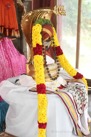 http://nithyananda.org/sites/default/files/photo-gallery/2016-6june-14th-nithyananda-diary_IMG_2619_bengaluru-aadheenam-nithyanandeshwara-temple-deities-swayambu-lingam.jpg