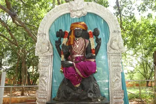 http://nithyananda.org/sites/default/files/photo-gallery/2016-6june-14th-nithyananda-diary_IMG_2630_bengaluru-aadheenam-nithyanandeshwara-temple-deities-dakshinamurthy.jpg