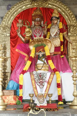 http://nithyananda.org/sites/default/files/photo-gallery/2016-6june-15th-nithyananda-diary_IMG_2672_bengaluru-aadheenam-nithyanandeshwara-temple-deities.jpg