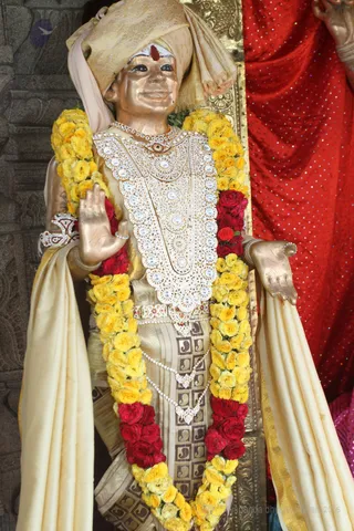 http://nithyananda.org/sites/default/files/photo-gallery/2016-6june-15th-nithyananda-diary_IMG_2953_bengaluru-aadheenam-nithyanandeshwara-temple-deities.jpg