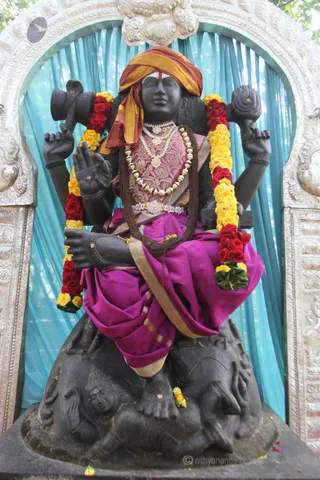 http://nithyananda.org/sites/default/files/photo-gallery/2016-6june-15th-nithyananda-diary_IMG_2966_bengaluru-aadheenam-nithyanandeshwara-temple-deities.jpg