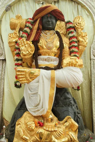 http://nithyananda.org/sites/default/files/photo-gallery/2016-6june-17th-nithyananda-diary_IMG_3106_bengaluru-aadheenam-nithyanandeshwara-temple-deities.jpg