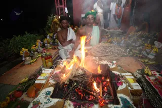 http://nithyananda.org/sites/default/files/photo-gallery/2016-6june-19th-nithyananda-diary_IMG_3866_bengaluru-aadheenam-shiva-deeksha-homa.jpg