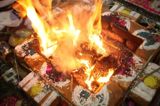 http://nithyananda.org/sites/default/files/photo-gallery/2016-6june-19th-nithyananda-diary_IMG_3869_bengaluru-aadheenam-shiva-deeksha-homa.jpg