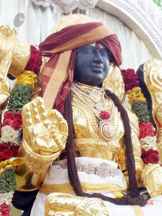 http://nithyananda.org/sites/default/files/photo-gallery/2016-6june-20th-nithyananda-diary_20160620_174545_bengaluru-aadheenam-nithyanandeshwara-temple-dakshinamurthy.jpg