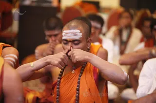His Holiness lead participants through special technique for awakening Kundalini