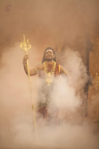 http://nithyananda.org/sites/default/files/photo-gallery/2016-6june-26th-nithyananda-diary_IMG_4430_varanasi-aadheenam-IA-day1-opening-darshan-swamiji.jpg
