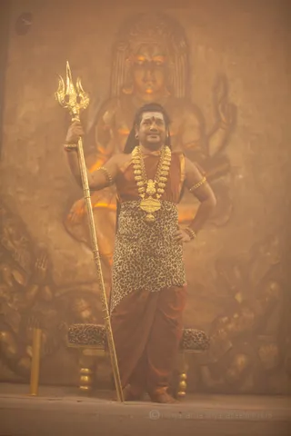 http://nithyananda.org/sites/default/files/photo-gallery/2016-6june-26th-nithyananda-diary_IMG_4440_varanasi-aadheenam-IA-day1-opening-darshan-swamiji.jpg