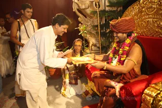 Kalpataru Darshan - His Holiness blesses all visitors