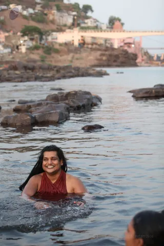 http://nithyananda.org/sites/default/files/photo-gallery/2016-6june-2nd-nithyananda-diary_IMG_0004_omkareshwara-aadheenam-narmada-snaan-swamiji.jpg