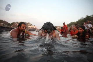 http://nithyananda.org/sites/default/files/photo-gallery/2016-6june-2nd-nithyananda-diary_IMG_0063_omkareshwara-aadheenam-narmada-snaan-swamiji.jpg