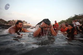 http://nithyananda.org/sites/default/files/photo-gallery/2016-6june-2nd-nithyananda-diary_IMG_0064_omkareshwara-aadheenam-narmada-snaan-swamiji.jpg