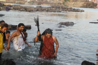 http://nithyananda.org/sites/default/files/photo-gallery/2016-6june-2nd-nithyananda-diary_IMG_0073_omkareshwara-aadheenam-narmada-snaan-swamiji.jpg