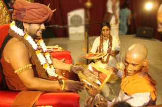 Kalpataru Darshan - His Holiness blesses all the Visitors