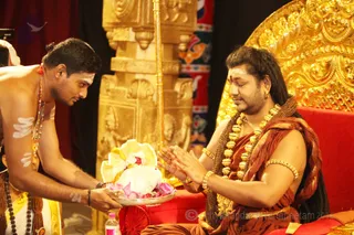 His Holiness blesses and energizes the offering for the Homa