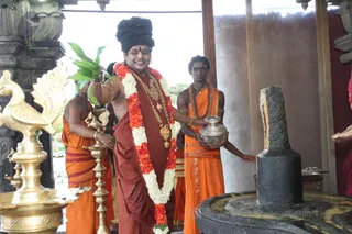 http://nithyananda.org/sites/default/files/photo-gallery/2016-6june-7th-nithyananda-diary_IMG_1350_bengaluru-aadheenam-welcome-home-swamiji.jpg