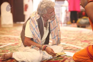 http://nithyananda.org/sites/default/files/photo-gallery/2016-7july-11th-nithyananda-diary_IMG_9826_varanasi-aadheenam-guru-mantra-deeksha.jpg