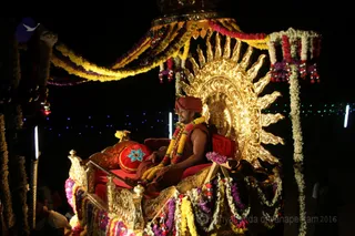 http://nithyananda.org/sites/default/files/photo-gallery/2016-7july-19th-nithyananda-diary_IMG_0382_bengaluru-aadheenam-gurupurnima-rathotsavam-swamiji.jpg