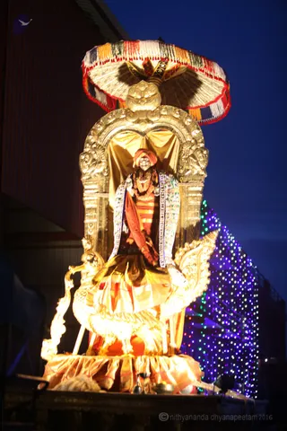 http://nithyananda.org/sites/default/files/photo-gallery/2016-7july-19th-nithyananda-diary_IMG_5334_bengaluru-aadheenam-gurupurnima-rathotsavam-swamiji.jpg
