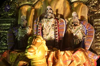 http://nithyananda.org/sites/default/files/photo-gallery/2016-7july-19th-nithyananda-diary_IMG_5349_bengaluru-aadheenam-gurupurnima-rathotsavam-swamiji.jpg