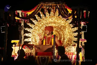 http://nithyananda.org/sites/default/files/photo-gallery/2016-7july-19th-nithyananda-diary_IMG_5421_bengaluru-aadheenam-gurupurnima-rathotsavam-swamiji.jpg