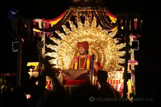http://nithyananda.org/sites/default/files/photo-gallery/2016-7july-19th-nithyananda-diary_IMG_5422_bengaluru-aadheenam-gurupurnima-rathotsavam-swamiji.jpg