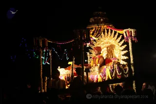 http://nithyananda.org/sites/default/files/photo-gallery/2016-7july-19th-nithyananda-diary_IMG_5440_bengaluru-aadheenam-gurupurnima-rathotsavam-swamiji_0.jpg