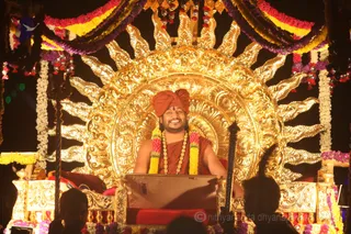 http://nithyananda.org/sites/default/files/photo-gallery/2016-7july-19th-nithyananda-diary_IMG_5450_bengaluru-aadheenam-gurupurnima-rathotsavam-swamiji.jpg