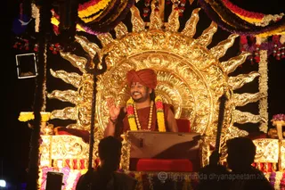 http://nithyananda.org/sites/default/files/photo-gallery/2016-7july-19th-nithyananda-diary_IMG_5482_bengaluru-aadheenam-gurupurnima-rathotsavam-swamiji.jpg