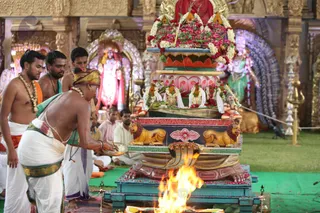 http://nithyananda.org/sites/default/files/photo-gallery/2016-7july-2nd-nithyananda-diary_IMG_6369_varanasi-aadheenam-IA-day7-rudra-homa.jpg
