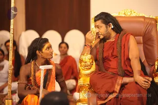 His Holiness explains about the subtleties of the Anja Chakra to a Gurukul student who is already initiated in Third Eye powers.