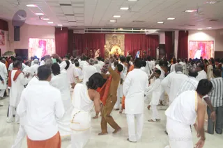 The Joy of Kirtan Dancing!