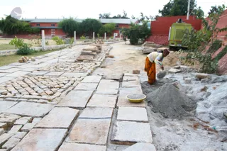 http://nithyananda.org/sites/default/files/photo-gallery/2016-9sept-7th-nithyananda-diary_IMG_0587_bengaluru-aadheenam-road-construction.jpg