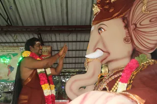 http://nithyananda.org/sites/default/files/photo-gallery/2017-08-Aug-16-nithyananda-diary_bengaluru-adheenam_ganesha-brahmotsavam-prana-prathishtha_IMG_0095.JPG