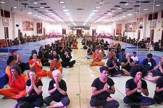 http://nithyananda.org/sites/default/files/photo-gallery/2017-09-Sep-30-nithyananda-diary_bengaluru-adheenam_largest-rope-yoga-guinness-world-record-event_IMG_0257_0.jpg